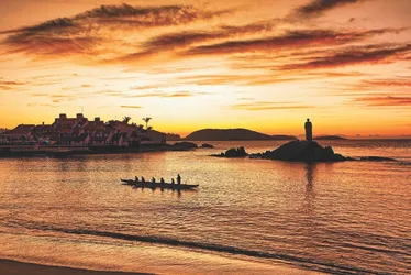 Imagem ilustrativa da imagem Belezas de Guarapari em livro de luxo com 200 fotos