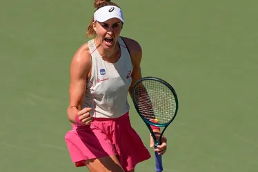 Imagem ilustrativa da imagem Bia Haddad supera dores, vinga derrota e avança na estreia do US Open