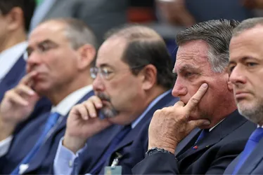 Imagem ilustrativa da imagem Recurso de Bolsonaro cita cerceamento de defesa e pede revisão da pena