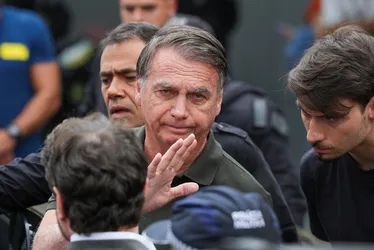 Imagem ilustrativa da imagem Bolsonaro retira lesões na pele; entenda o procedimento médico