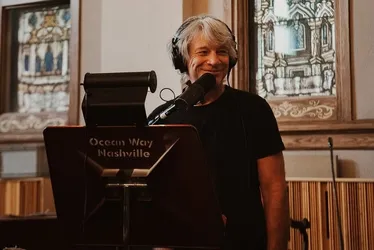 Imagem ilustrativa da imagem Bon Jovi conta como virou um avô coruja: 'É loucura, mas é maravilhoso!'