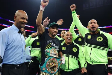 Imagem ilustrativa da imagem Boxe brasileiro celebra ‘sábado de ouro’, mas ‘queima’ atrações em um mesmo dia