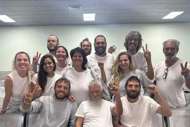 Imagem ilustrativa da imagem Brasileiros da flotilha que foram presos por Israel são deportados para Jordânia