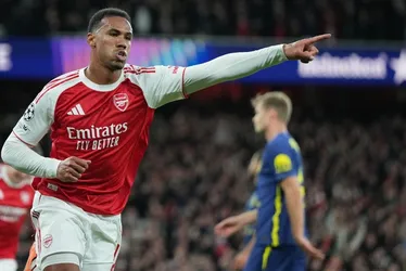 Imagem ilustrativa da imagem Brasileiros marcam na vitória do Arsenal sobre o Atlético de Madrid