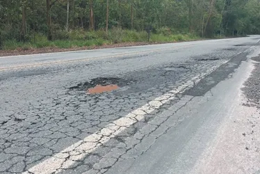 Imagem ilustrativa da imagem Buracos e falta de sinalização na BR-262 afastam turistas