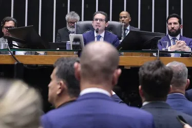 Imagem ilustrativa da imagem Câmara aprova urgência de projeto contra adultização de crianças