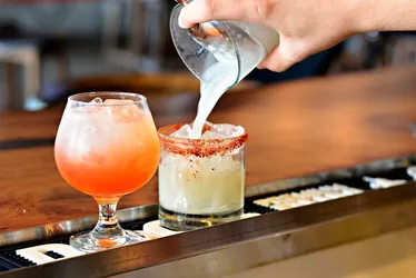 Imagem ilustrativa da imagem Câmara aprova urgência para crime hediondo de falsificação de bebidas