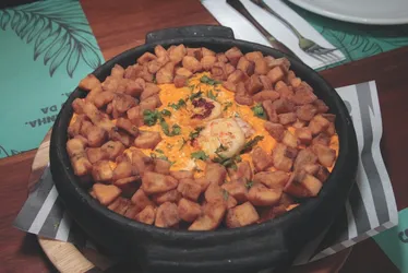 Imagem ilustrativa da imagem Camarão Capixaba: arroz cremoso que une moqueca e banana