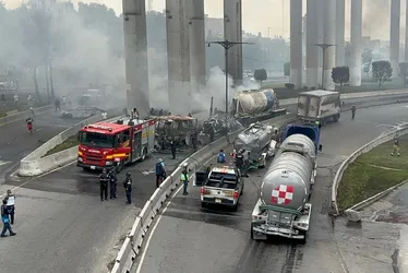 Imagem ilustrativa da imagem Caminhão-tanque explode no México e deixa ao menos 10 mortos e 70 feridos