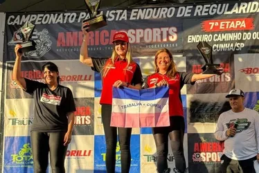 Imagem ilustrativa da imagem Capixaba Késsia Tristão conquista o octa brasileiro de enduro de regularidade