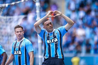 Imagem ilustrativa da imagem Carlos Vinícius faz três, Grêmio se reabilita e afunda o Juventude no Brasileirão