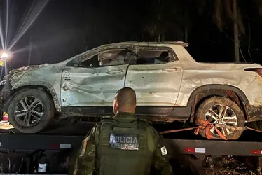Imagem ilustrativa da imagem Carro de homens desaparecidos no PR é encontrado enterrado com marcas de sangue