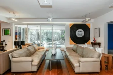 Imagem ilustrativa da imagem Casa de Gal Costa segue à venda em São Paulo, agora com desconto