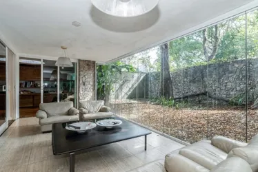 Imagem ilustrativa da imagem Casa de Gal Costa segue à venda em São Paulo, agora com desconto