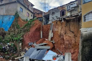Imagem ilustrativa da imagem Casa desaba e outras três são interditadas em Cariacica