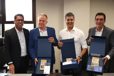 Imagem ilustrativa da imagem Casagrande e Ferraço fazem visita à Assembleia Legislativa após obras