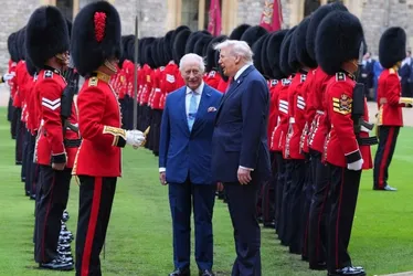 Imagem ilustrativa da imagem Charles III recebe Trump com pompa em inédita 2ª visita do americano ao Reino Unido