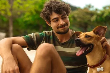 Imagem ilustrativa da imagem Com Rafael Vitti, 'Caramelo' põe cão que virou símbolo do Brasil em destaque