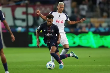 Imagem ilustrativa da imagem Com Richarlison em campo, Tottenham perde a Supercopa da Europa nos pênaltis