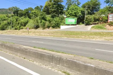 Imagem ilustrativa da imagem Concessionária vai instalar alambrados sobre mureta após morte de aluno na BR-101