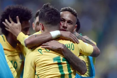 Imagem ilustrativa da imagem Coutinho celebra reencontro com Neymar em Vasco x Santos: ‘Um privilégio’