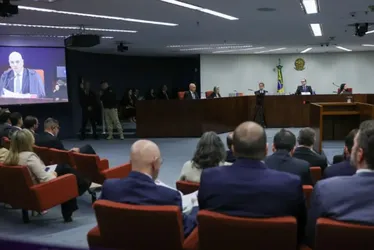 Imagem ilustrativa da imagem Defesa de Mauro Cid pede manutenção de delação em julgamento sobre trama golpista