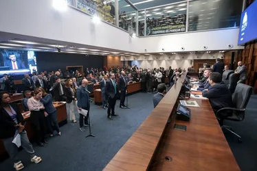 Imagem ilustrativa da imagem Deputados do RJ aprovam projeto que prevê volta de prêmio para policiais que matarem em confronto
