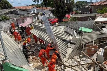 Imagem ilustrativa da imagem Desabamento de imóvel deixa um morto e feridos em Olinda, Pernambuco