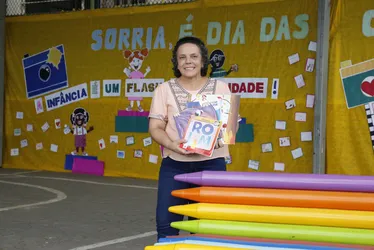 Imagem ilustrativa da imagem Dia do Professor: Paixão pela escola une pais e filha