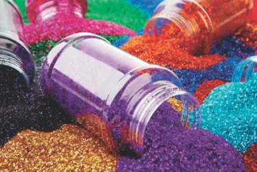 Imagem ilustrativa da imagem Doces com glitter viram moda e Anvisa faz alerta