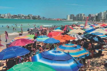 Imagem ilustrativa da imagem Donos de imóveis relatam medo de prejuízo com nova taxa de excursões em Guarapari