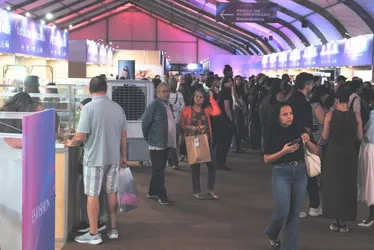 Imagem ilustrativa da imagem ES Fashion: Praça do Papa vira point da moda até domingo. Veja fotos