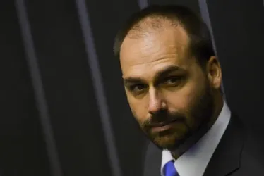 Imagem ilustrativa da imagem Eduardo Bolsonaro já disse que prisão domiciliar é 'sinônimo de impunidade'