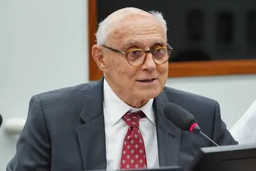 Imagem ilustrativa da imagem Eduardo Suplicy é internado no RJ após quadro de arritmia cardíaca
