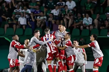 Imagem ilustrativa da imagem Empate entre Guarani e Náutico adia decisão na Série C