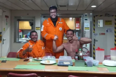 Imagem ilustrativa da imagem Empresário e amigo comeram peixe cru e racionaram água até serem resgatados