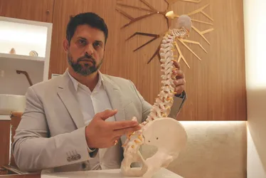 Imagem ilustrativa da imagem Fala Doutor: Caminhar cinco vezes por semana alivia dor nas costas