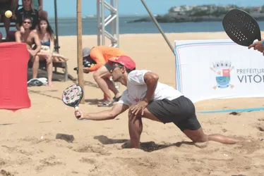 Imagem ilustrativa da imagem Famílias se destacam em torneio de beach tennis em Camburi