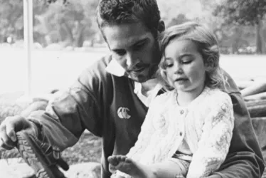 Imagem ilustrativa da imagem Filha de Paul Walker presta homenagem ao ator no dia em que ele completaria 52 anos