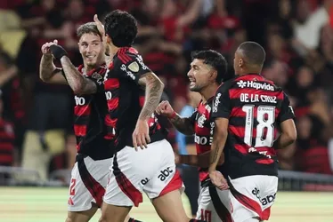 Imagem ilustrativa da imagem Flamengo faz gol-relâmpago, vence Estudiantes, mas leva duro golpe no fim