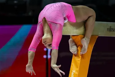 Imagem ilustrativa da imagem Flávia Saraiva vai bem na trave, mas termina em 4º no Mundial de Ginástica