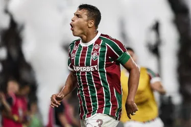 Imagem ilustrativa da imagem Fluminense reverte vantagem do Bahia com brilho de Thiago Silva no fim e avança
