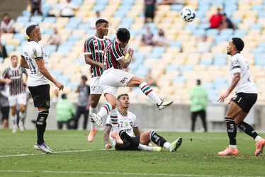 Imagem ilustrativa da imagem Fluminense vence Botafogo na estreia de Zubeldía e quebra jejum no clássico