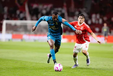 Imagem ilustrativa da imagem Fora de casa, Sport perde para o Inter e fica cada vez mais perto da Série B