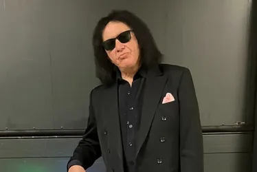 Imagem ilustrativa da imagem Gene Simmons, do Kiss, sofre acidente após desmaiar enquanto dirigia