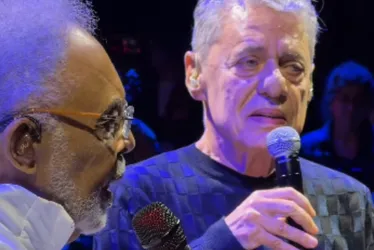 Imagem ilustrativa da imagem Gilberto Gil e Chico Buarque notificam ex-baixista dos Pixies por suposto plágio