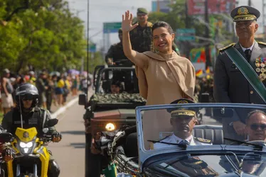 Imagem ilustrativa da imagem Governadora Raquel Lyra participa do Desfile Cívico-Militar no Recife