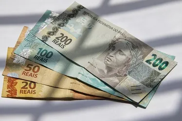 Imagem ilustrativa da imagem Governo começa a transferir empréstimos antigos para app do consignado