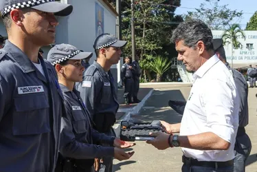 Imagem ilustrativa da imagem Governo entrega mais de 2 mil novas pistolas Glock para a PMES