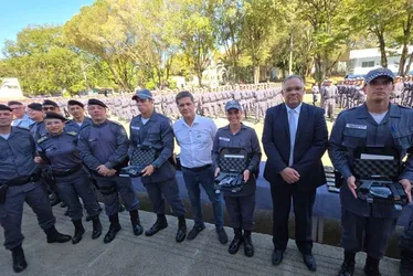 Imagem ilustrativa da imagem Governo entrega mais de 2 mil novas pistolas Glock para a PMES
